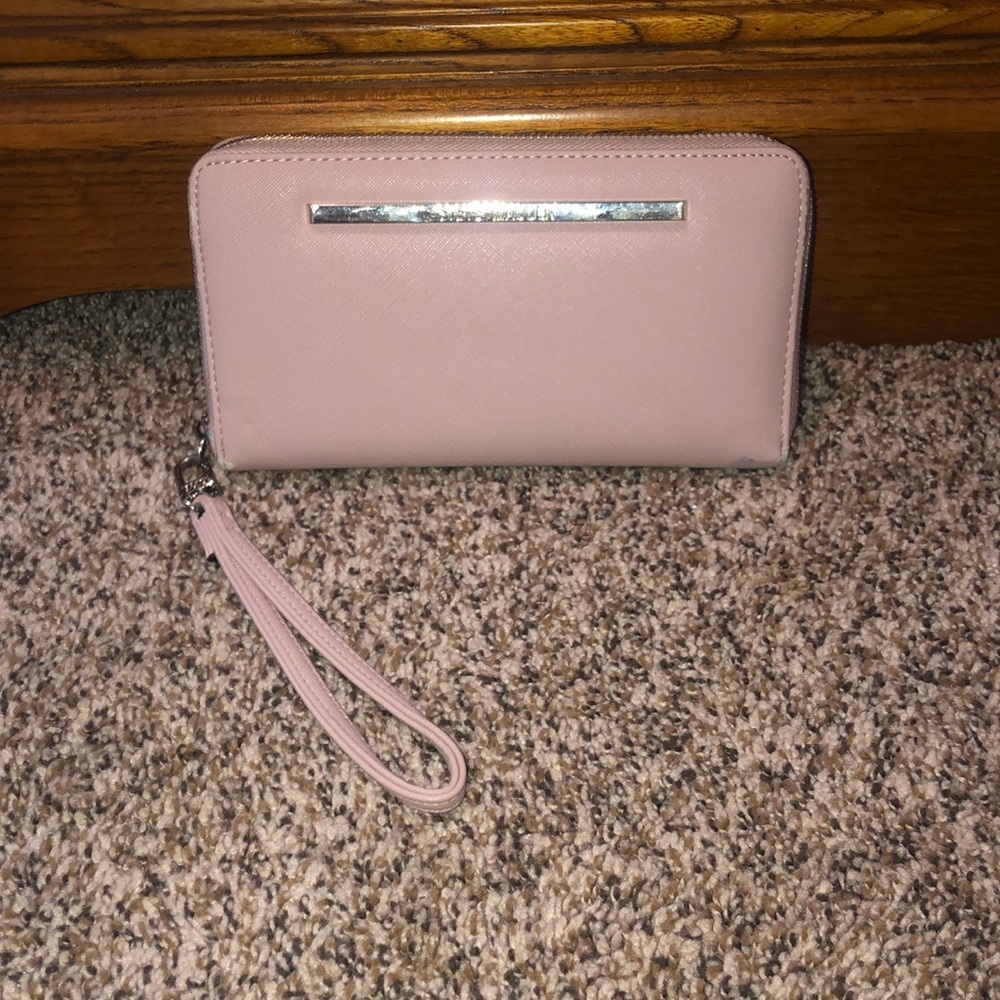 Steve Madden wristlet